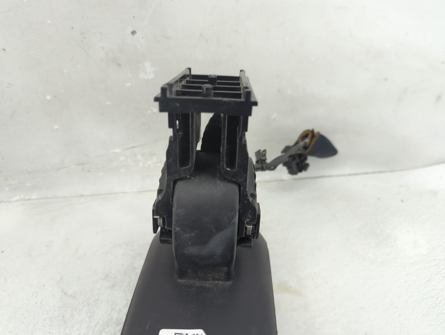 2012 Mini Cooper Countryman Center Console Armrest Cover Lid P/N:184287-10 Fits OEM Used Auto Parts - Oemusedautoparts1.com