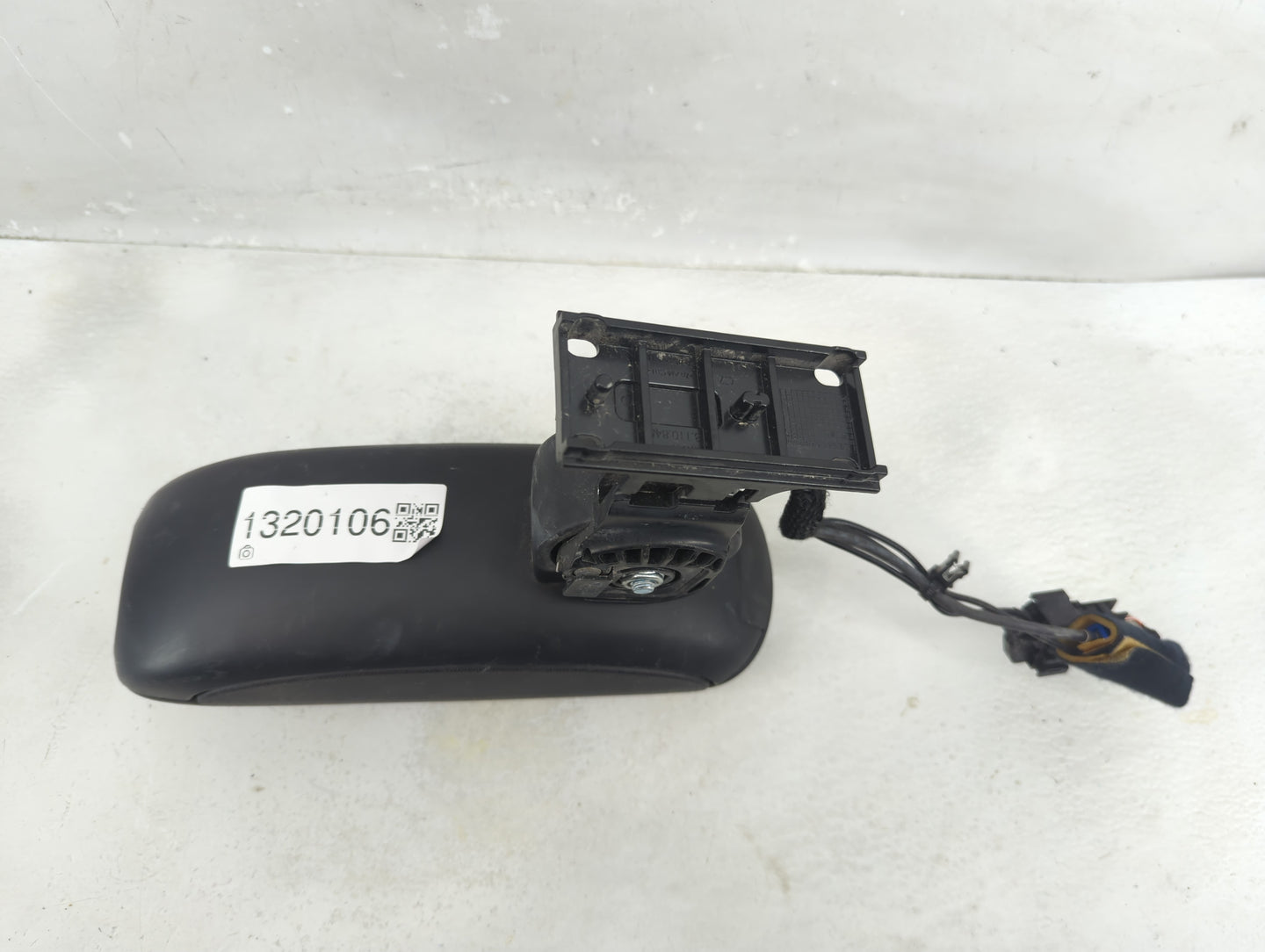 2012 Mini Cooper Countryman Center Console Armrest Cover Lid P/N:184287-10 Fits OEM Used Auto Parts - Oemusedautoparts1.com