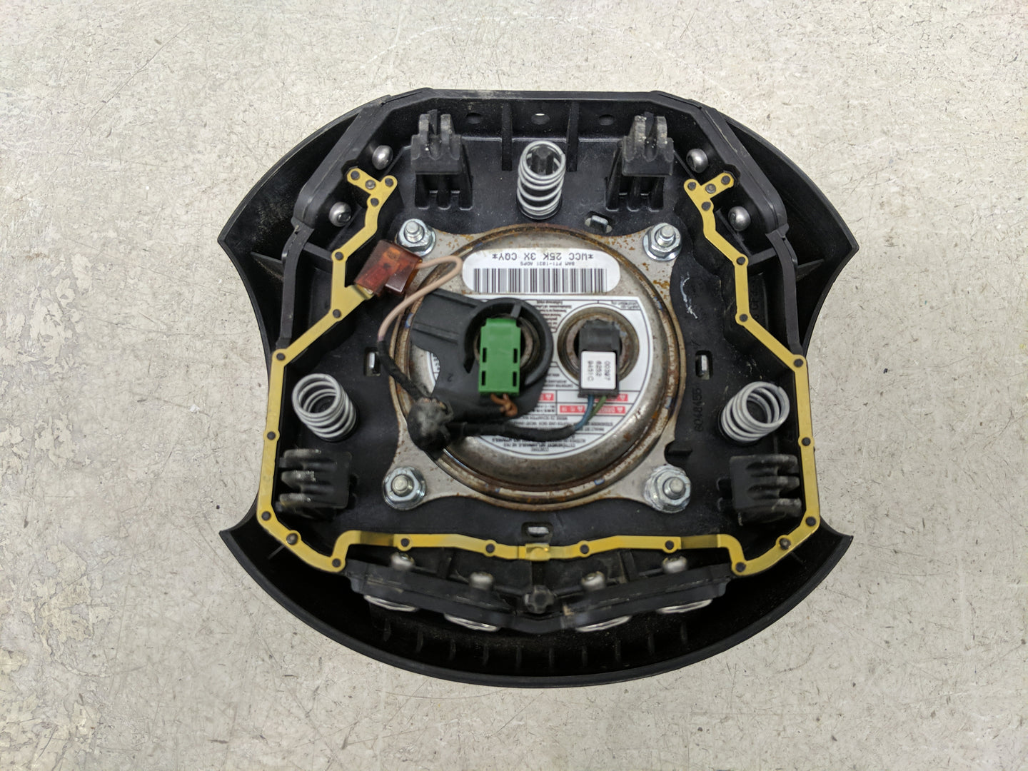 2011-2016 Mini Cooper Countryman Air Bag Driver Left Steering Wheel Mounted P/N:32309804889 Fits OEM Used Auto Parts - Oemus