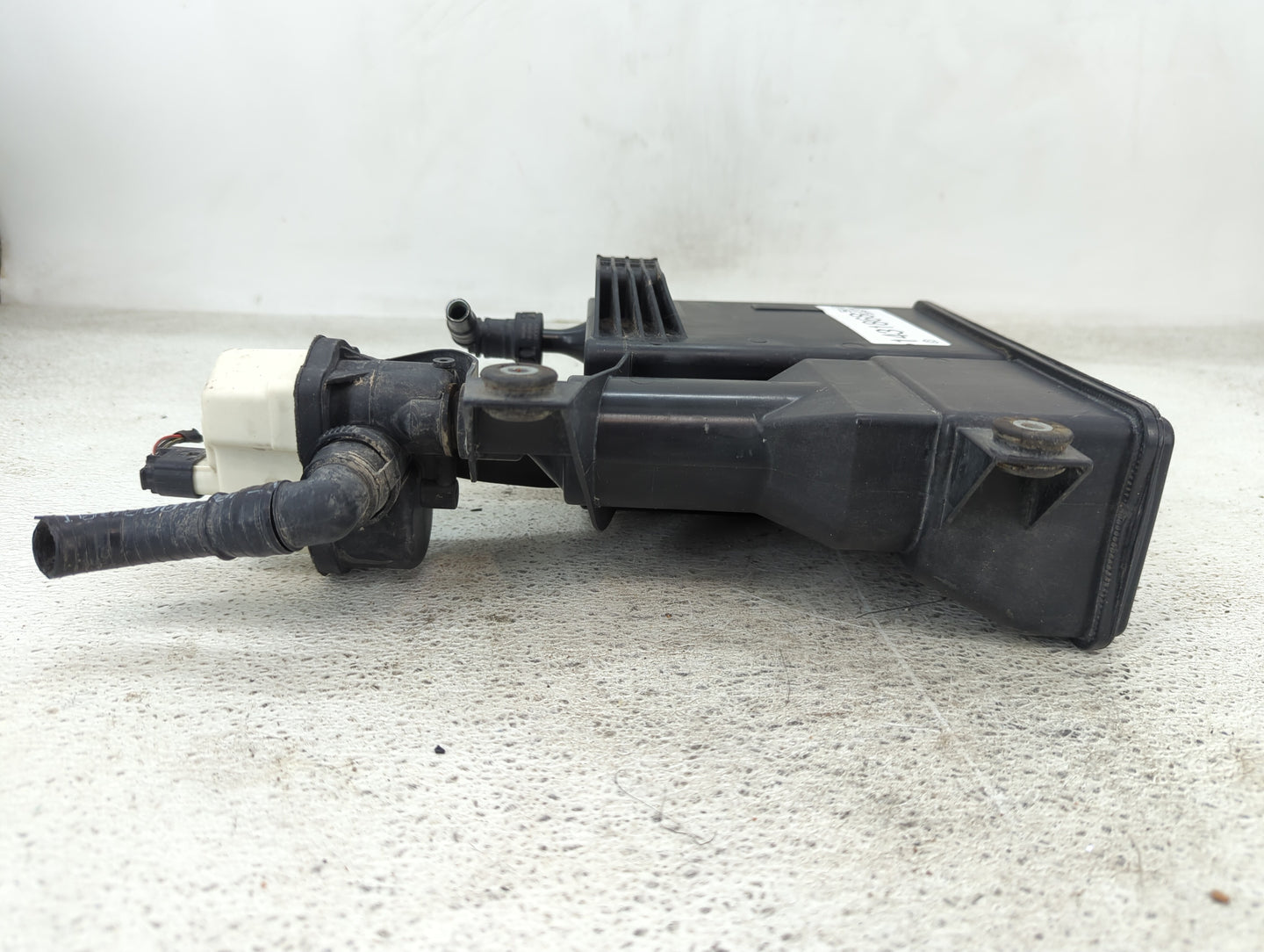 2012 Mini Cooper Countryman Fuel Vapor Charcoal Canister - Oemusedautoparts1.com