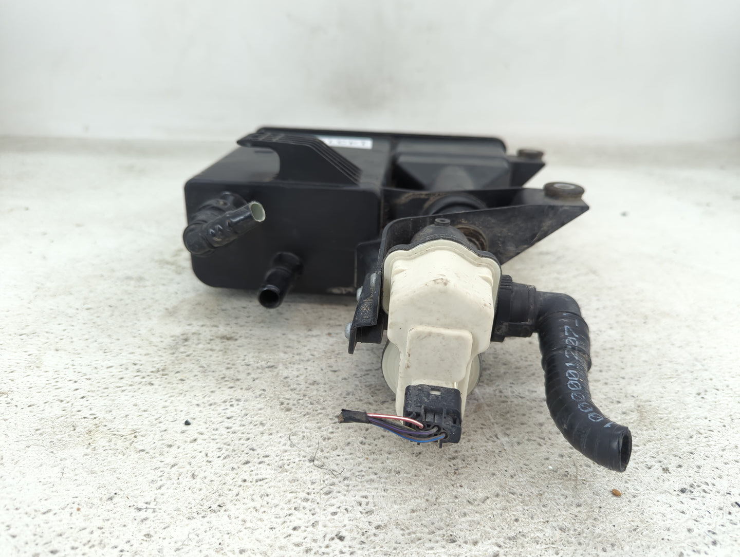 2012 Mini Cooper Countryman Fuel Vapor Charcoal Canister - Oemusedautoparts1.com