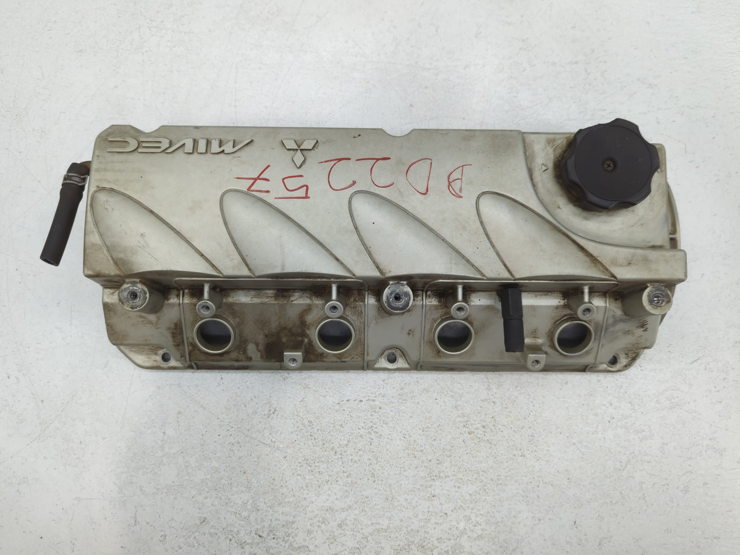 2012 Mitsubishi Eclipse Driver Left Cylinder Head Valve Cover Fits OEM Used Auto Parts - Oemusedautoparts1.com