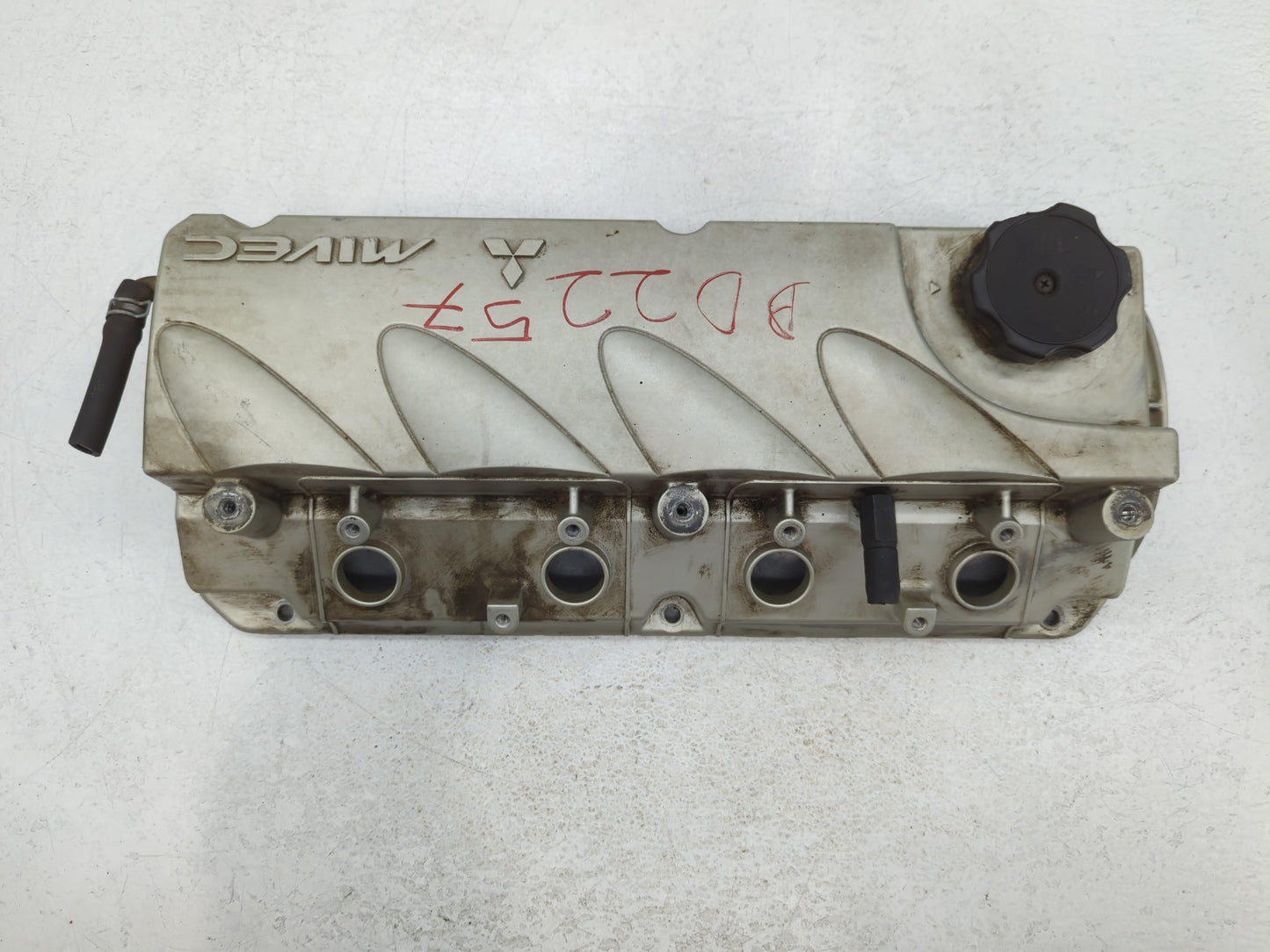 2012 Mitsubishi Eclipse Driver Left Cylinder Head Valve Cover Fits OEM Used Auto Parts - Oemusedautoparts1.com