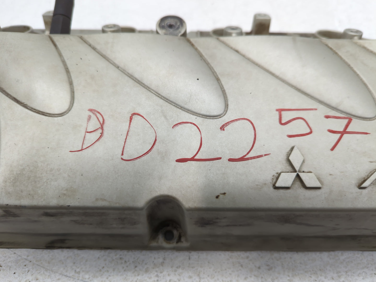 2012 Mitsubishi Eclipse Driver Left Cylinder Head Valve Cover Fits OEM Used Auto Parts - Oemusedautoparts1.com