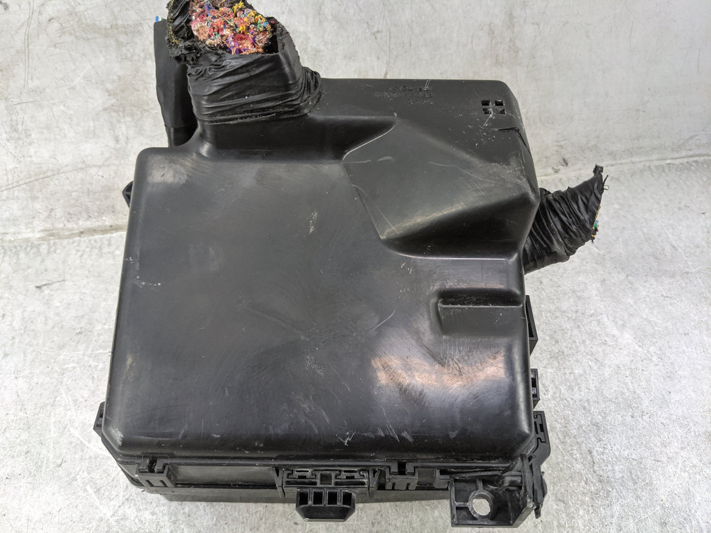 2011-2013 Mitsubishi Outlander Fusebox Fuse Box Panel Relay Module P/N:PR061-01000 Fits Fits 2011 2012 2013 OEM Used Auto Pa