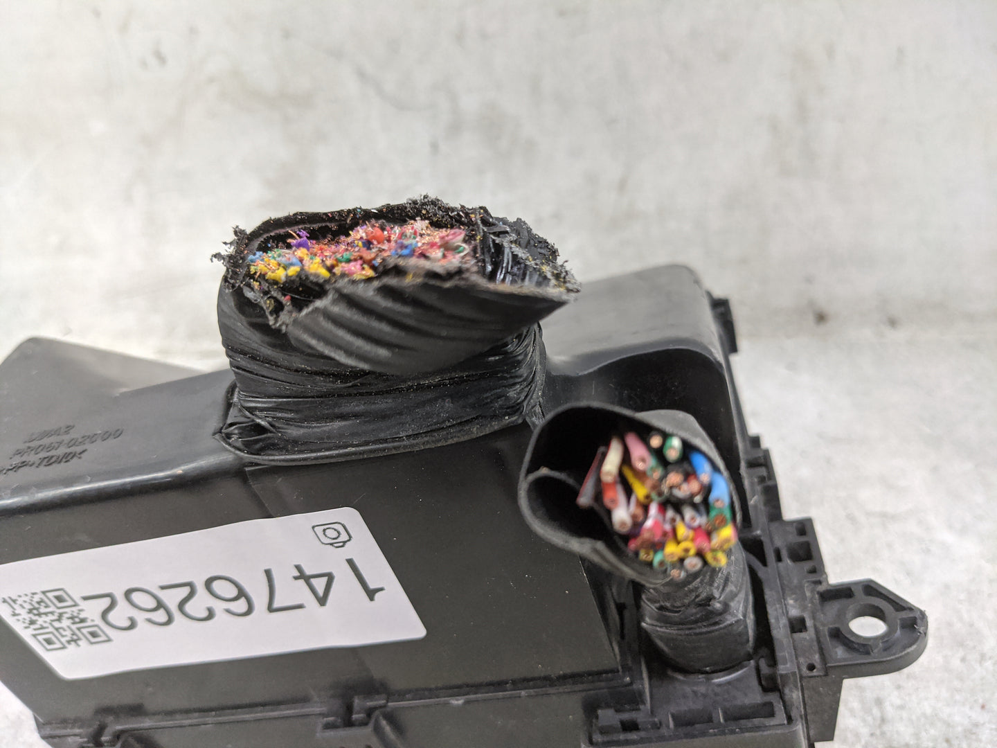 2011-2013 Mitsubishi Outlander Fusebox Fuse Box Panel Relay Module P/N:PR061-01000 Fits Fits 2011 2012 2013 OEM Used Auto Pa
