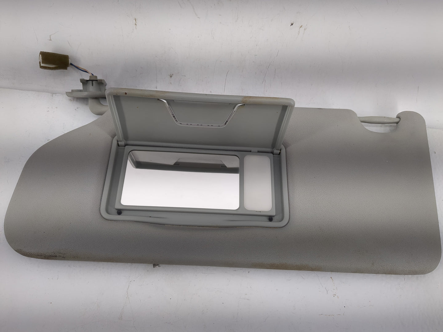 2011-2012 Mitsubishi Outlander Sport Sun Visor Shade Replacement Driver Left Mirror Fits Fits 2010 2011 2012 OEM Used Auto P