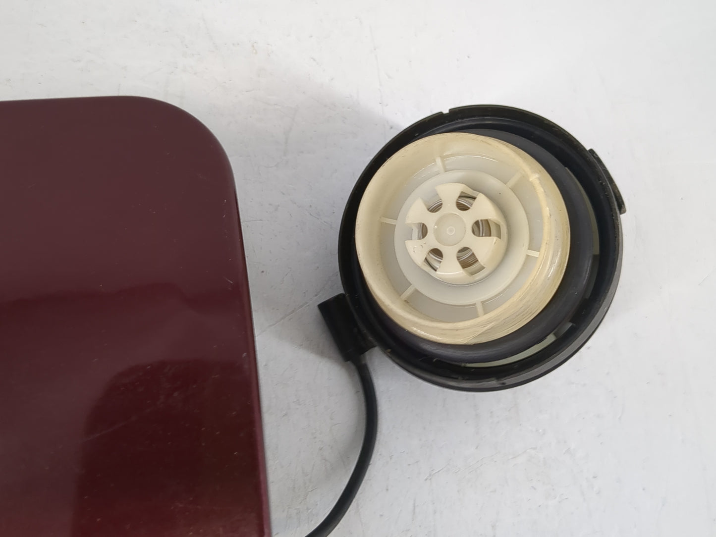 2012 Nissan Altima Fuel Tank Door Lid Gas Tank Redfire - Oemusedautoparts1.com