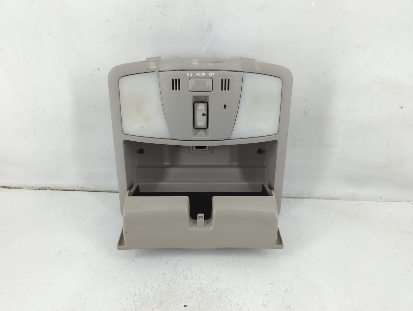 2010-2012 Nissan Altima Overhead Roof Console Interior Dome Light Grey - Oemusedautoparts1.com
