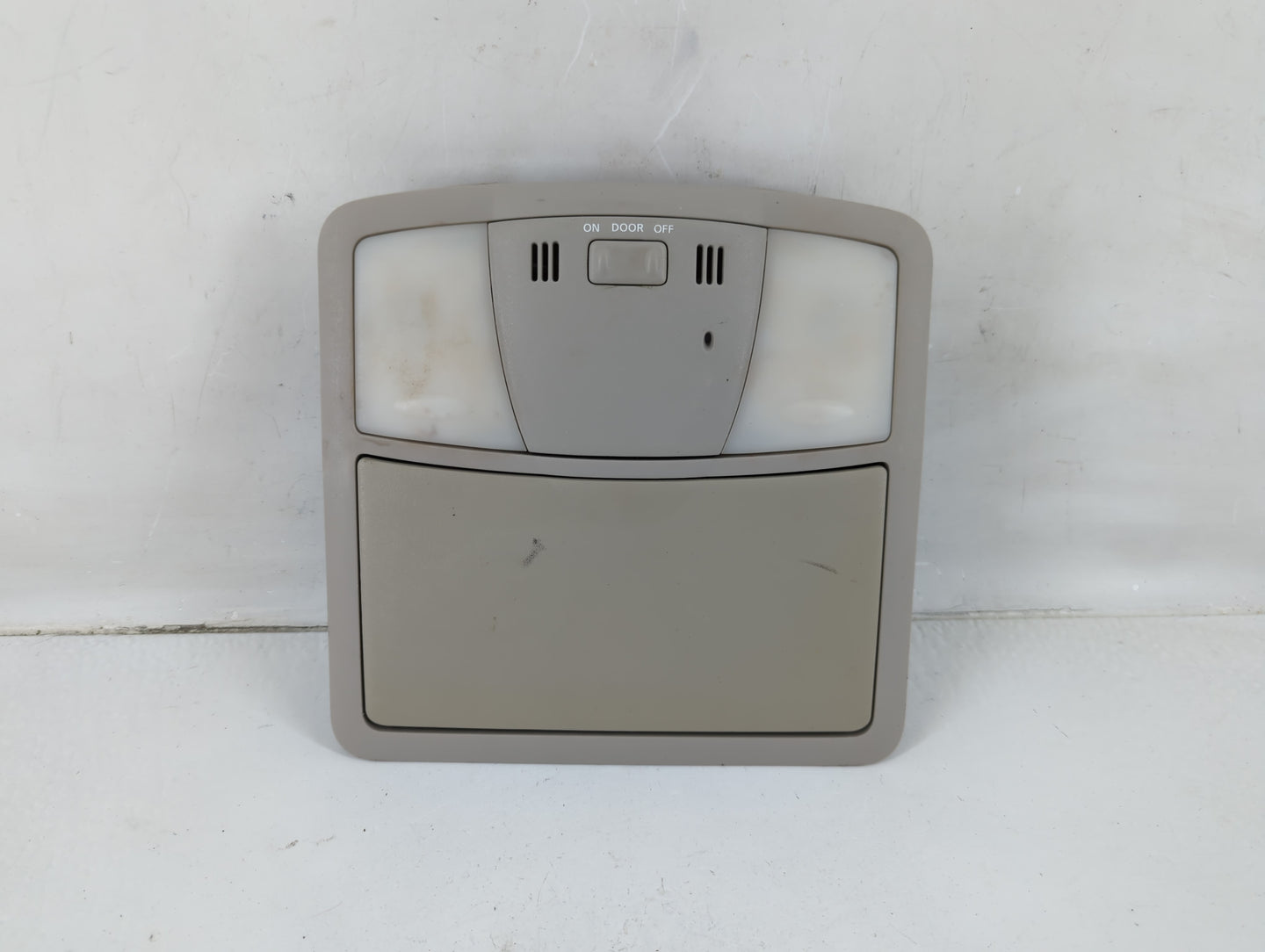 2010-2012 Nissan Altima Overhead Roof Console 1118543 - Oemusedautoparts1.com