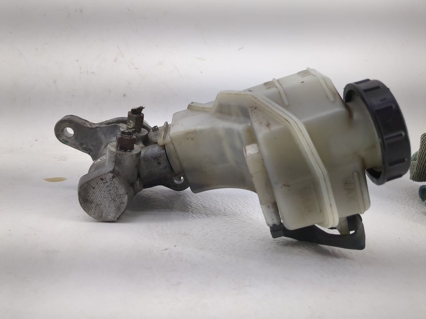 Nissan Altima Brake Master Cylinder 1220780 - Oemusedautoparts1.com