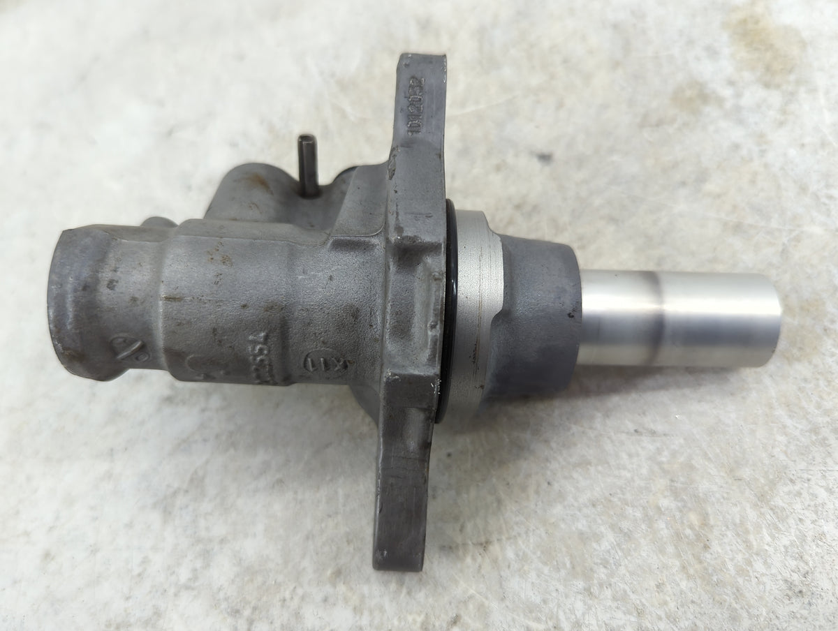 2007-2013 Nissan Altima Brake Master Cylinder 1289109 - Oemusedautoparts1.com