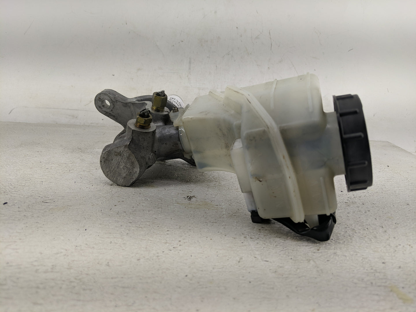 2007-2013 Nissan Altima Brake Master Cylinder - Oemusedautoparts1.com