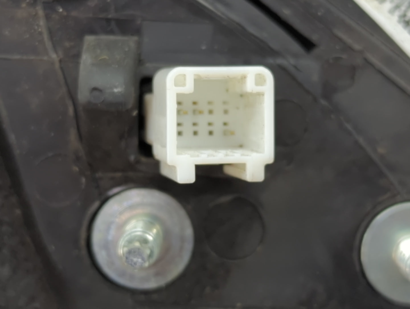2007-2012 Nissan Altima Driver Left Side View Manual Door Mirror - Oemusedautoparts1.com
