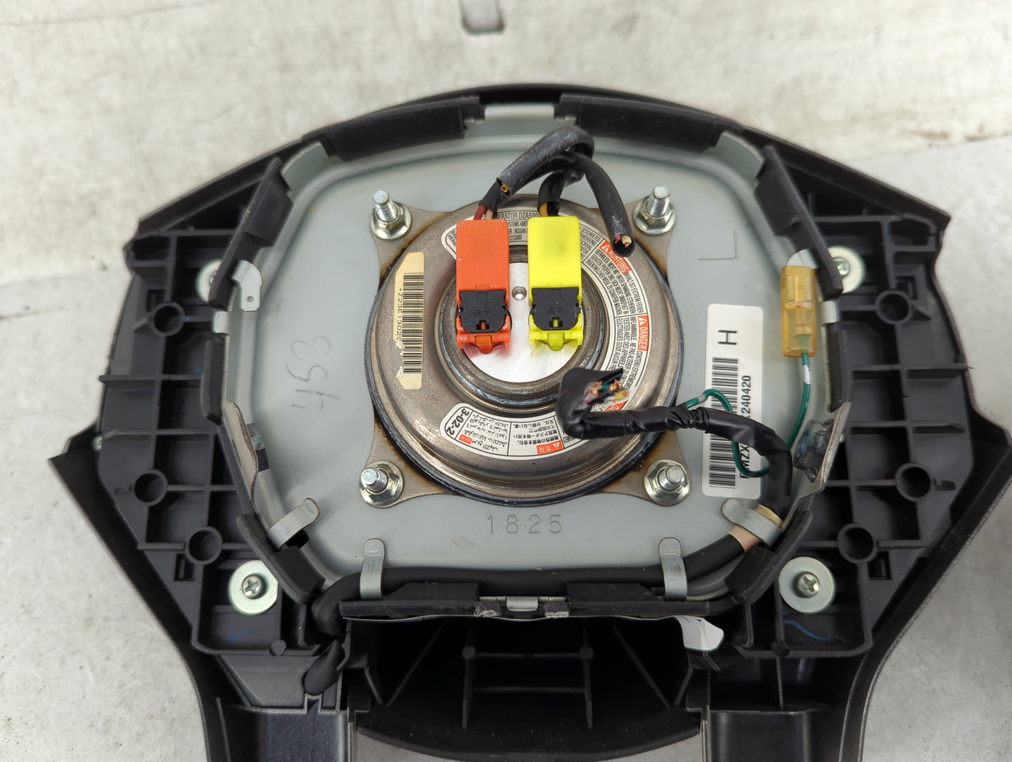 2010-2013 Nissan Altima Air Bag Driver Left Steering Wheel Mounted P/N:PMZXH11X240420 Fits Fits 2010 2011 2012 2013 OEM Used