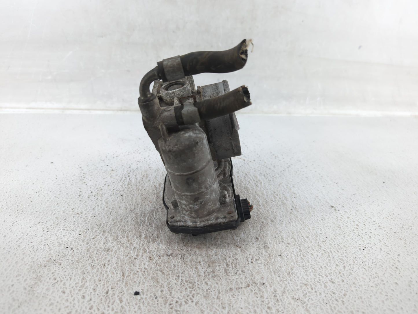 2007-2013 Nissan Altima Throttle Body P/N:RME60-15 Fits Fits 2007 2008 2009 2010 2011 2012 2013 OEM Used Auto Parts - Oemuse