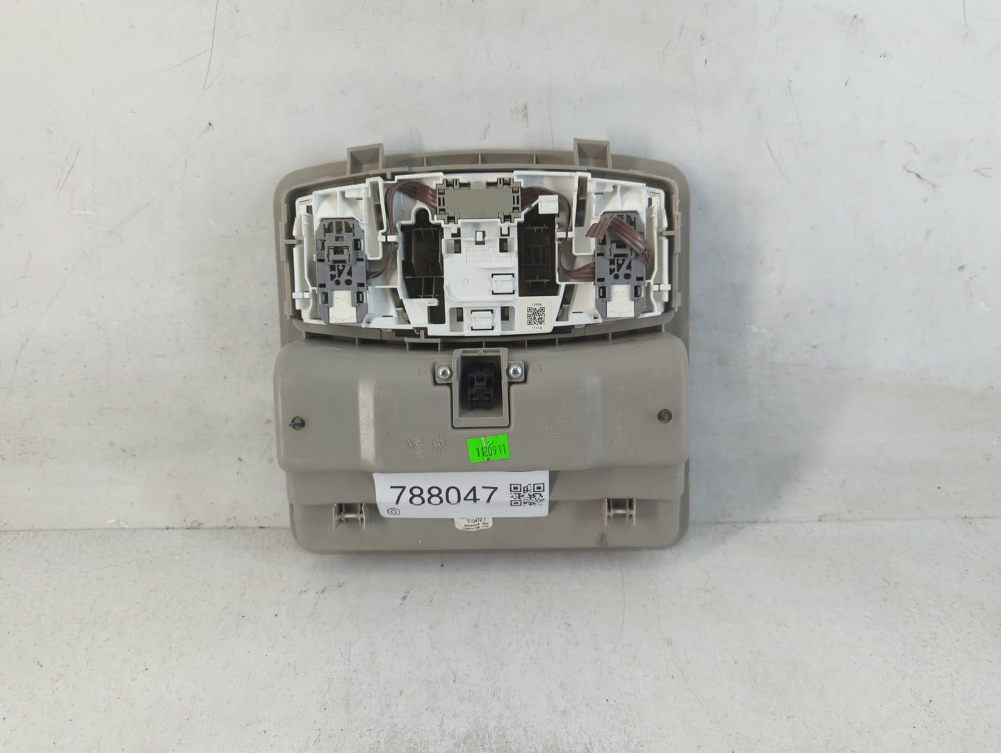 2010-2012 Nissan Altima Overhead Roof Console 788047 - Oemusedautoparts1.com