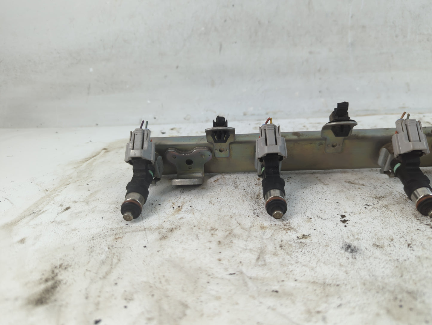 2012 Nissan Altima Fuel Injectors P/N:2215U Fits OEM Used Auto Parts - Oemusedautoparts1.com