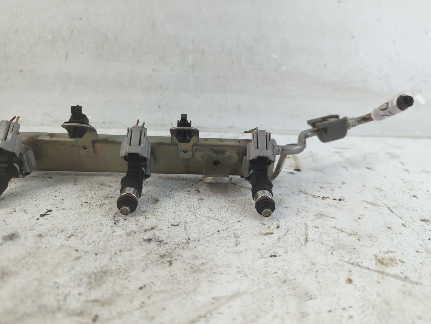 2012 Nissan Altima Fuel Injectors P/N:2215U Fits OEM Used Auto Parts - Oemusedautoparts1.com