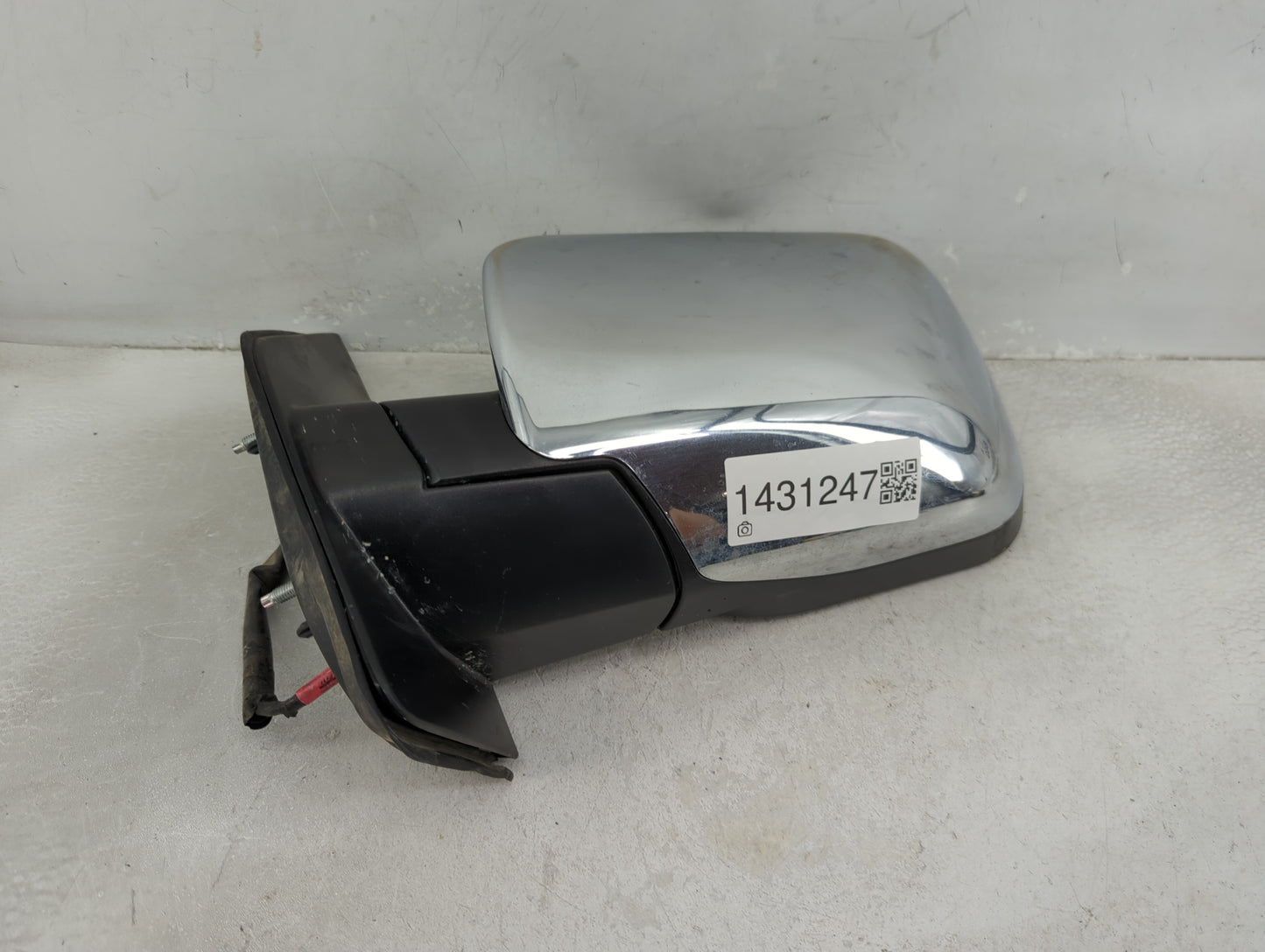 2005-2015 Nissan Armada Driver Side View Mirror - Left Door Mirror OEM Used - Oemusedautoparts1.com