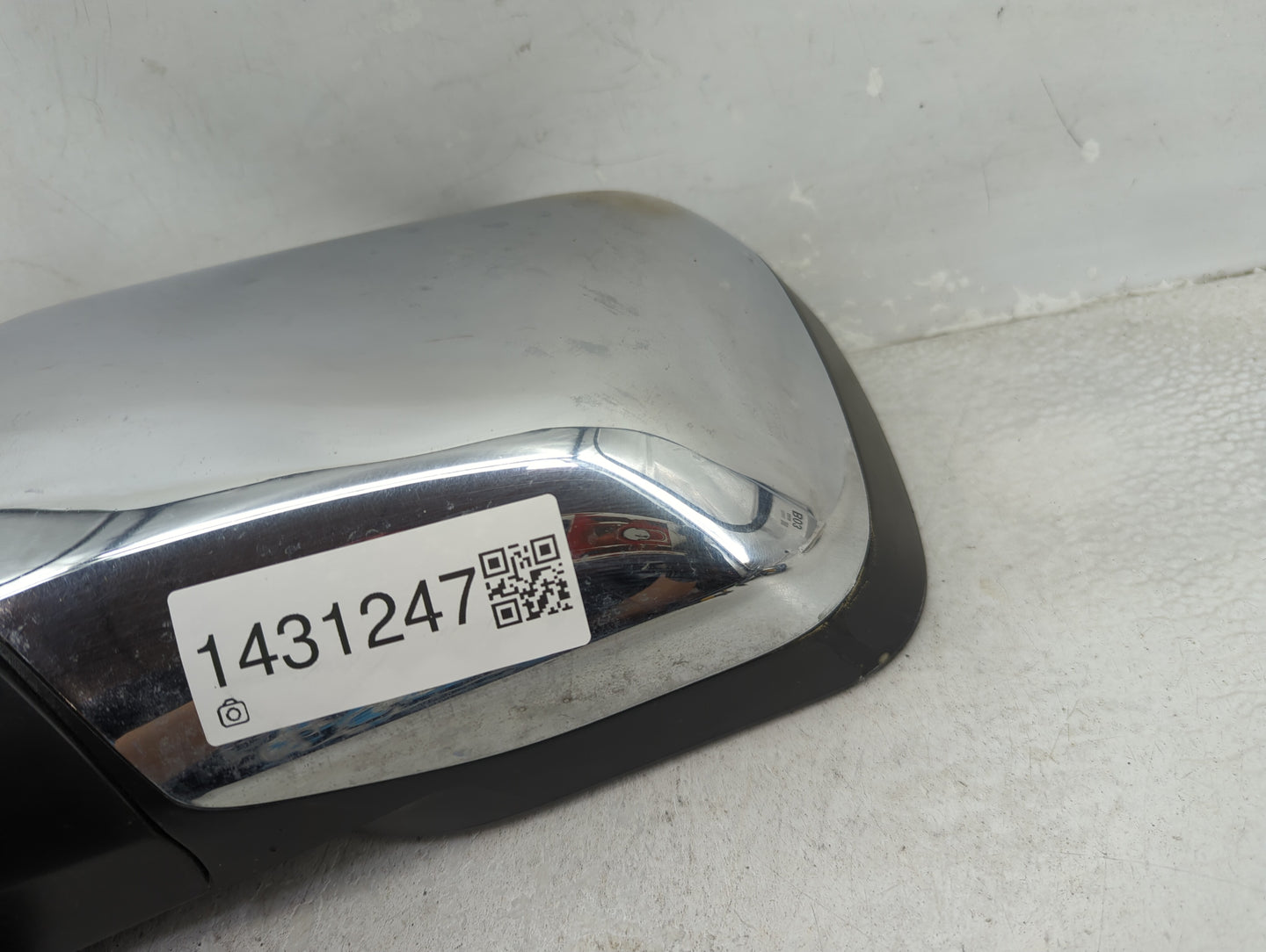 2005-2015 Nissan Armada Driver Side View Mirror - Left Door Mirror OEM Used - Oemusedautoparts1.com