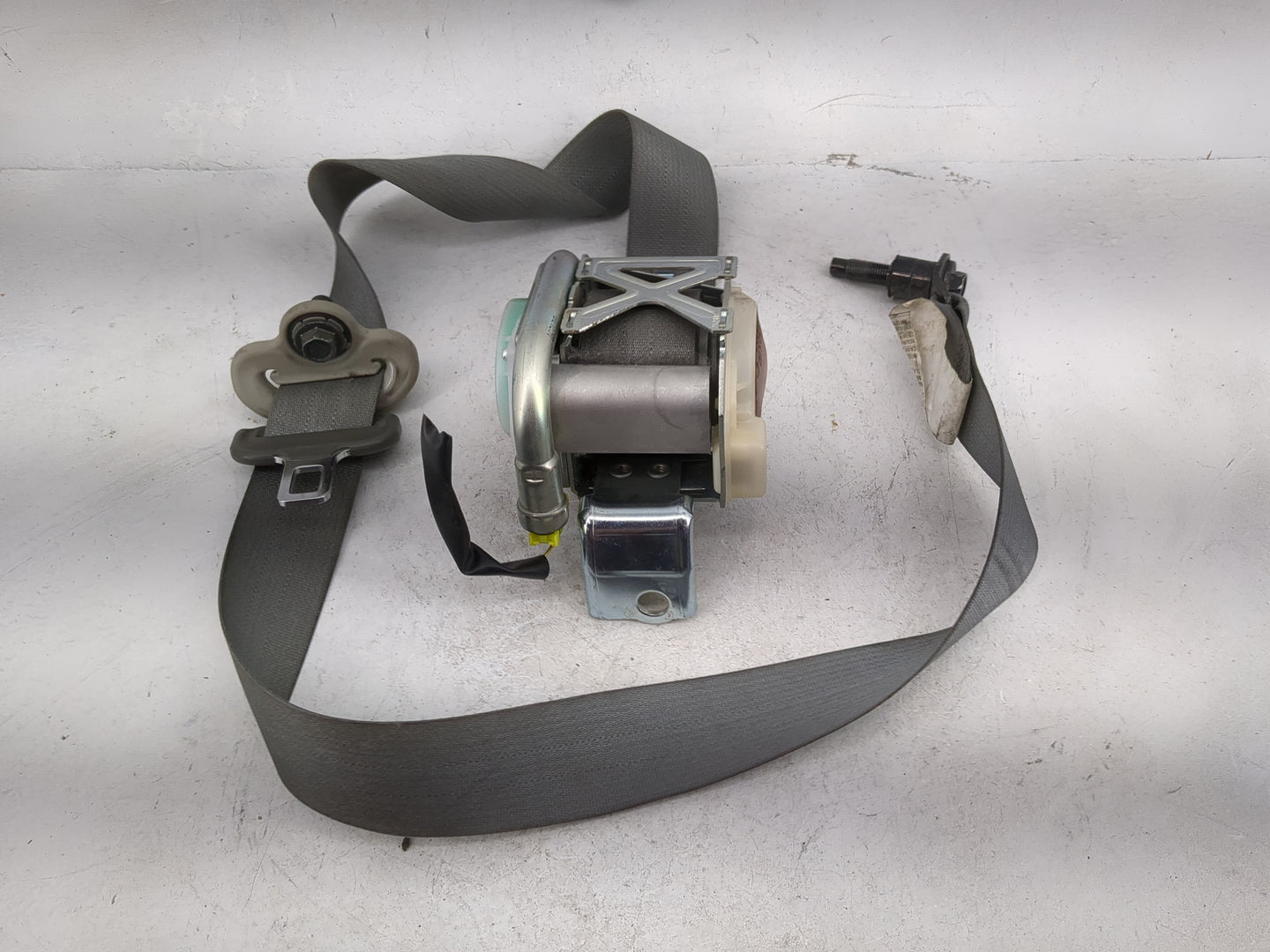 2011-2012 Nissan Frontier Driver Left Seat Belt Front Retractor Gray - Oemusedautoparts1.com