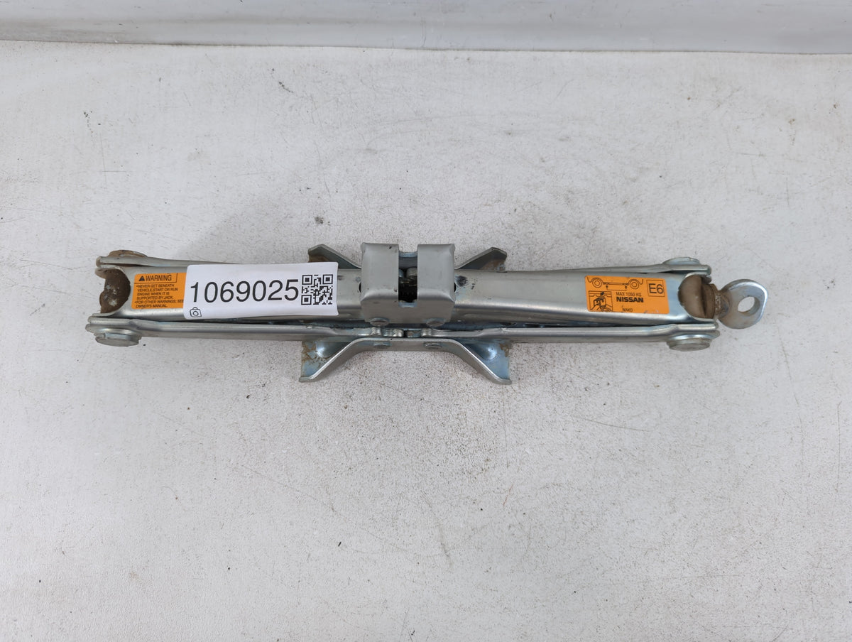 2012 Nissan Juke Spare Scissor Car Jack 1069025 - Oemusedautoparts1.com