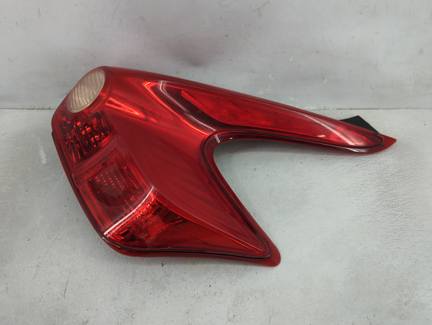 2011-2014 Nissan Juke Tail Light Assembly Driver Left OEM P/N:1927C Fits Fits 2011 2012 2013 2014 OEM Used Auto Parts - Oemu