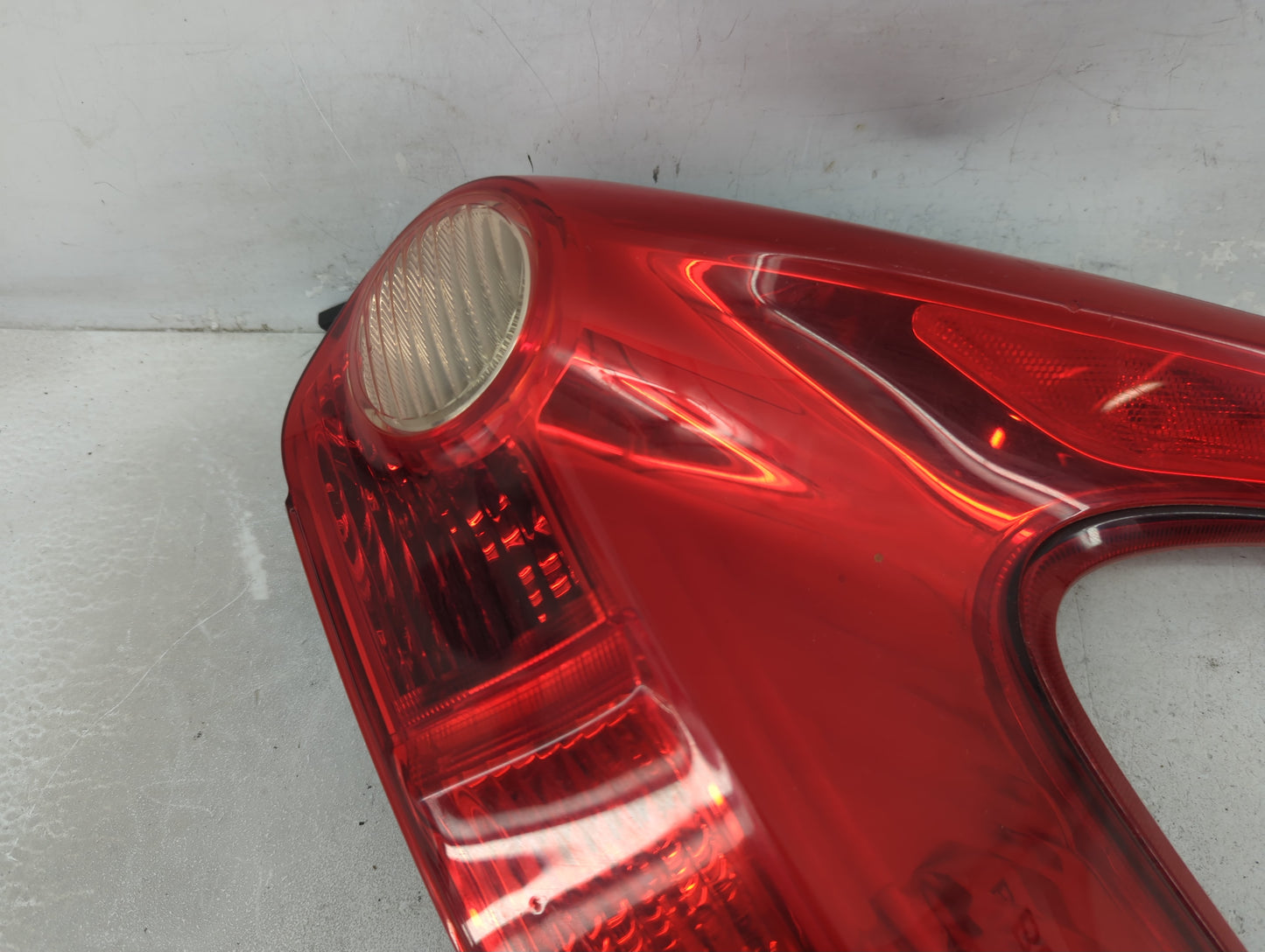 2011-2014 Nissan Juke Tail Light Assembly Driver Left OEM P/N:1927C Fits Fits 2011 2012 2013 2014 OEM Used Auto Parts - Oemu
