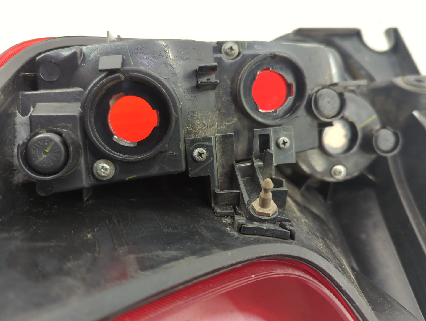 2011-2014 Nissan Juke Tail Light Assembly Driver Left OEM P/N:2203B Fits Fits 2011 2012 2013 2014 OEM Used Auto Parts - Oemu