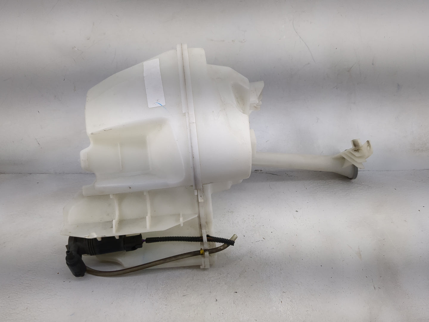 2011-2017 Nissan Juke Windshield Washer Fluid Reservoir Bottle 1482437 - Oemusedautoparts1.com