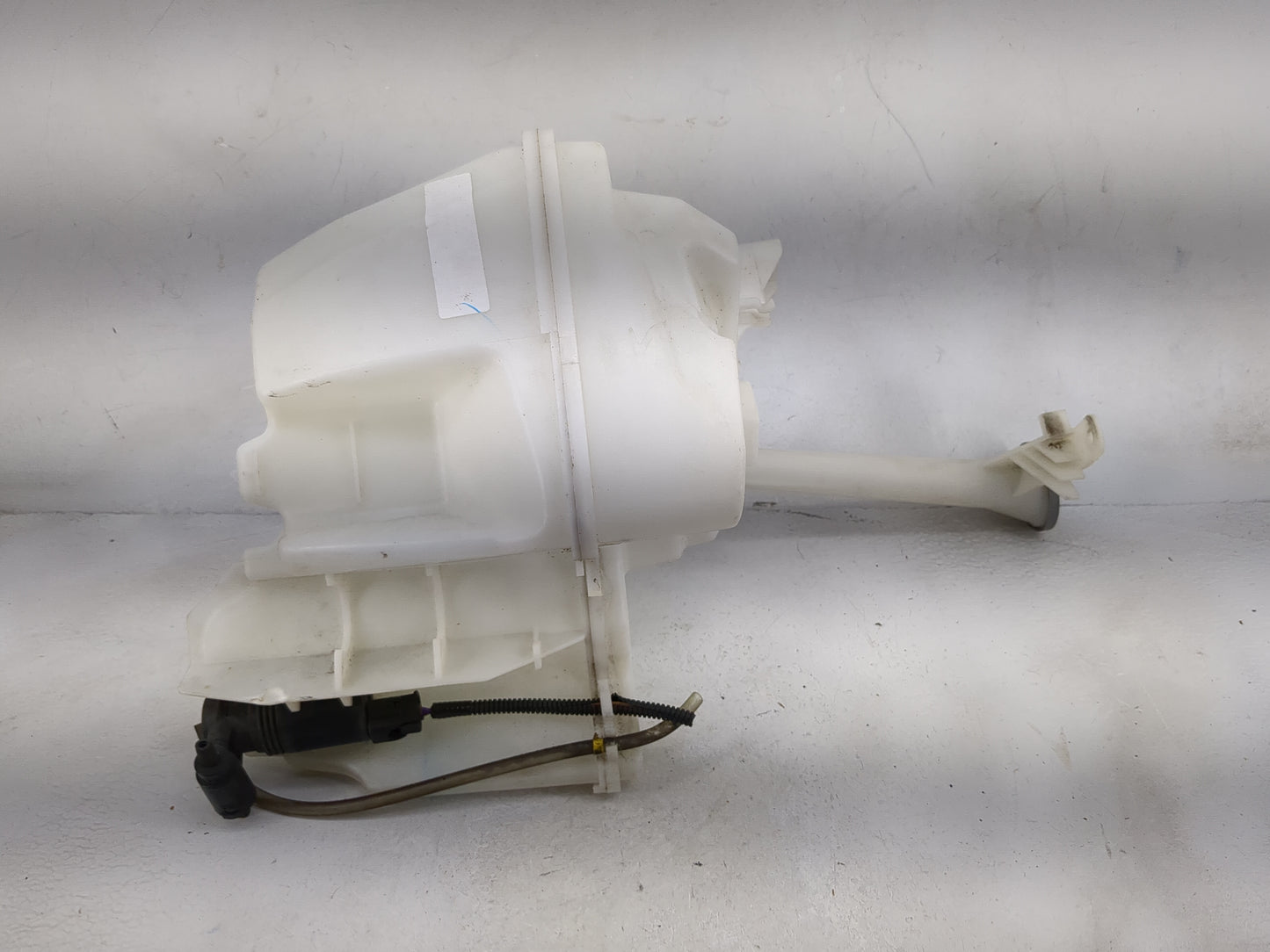 2011-2017 Nissan Juke Windshield Washer Fluid Reservoir Bottle 1482437 - Oemusedautoparts1.com