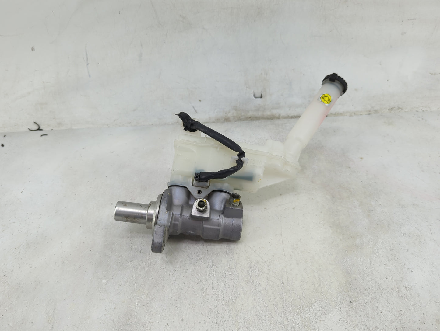 2011-2017 Nissan Juke Brake Master Cylinder 1490133 - Oemusedautoparts1.com