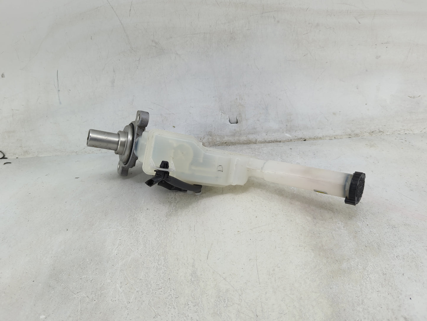 2011-2017 Nissan Juke Brake Master Cylinder 1490133 - Oemusedautoparts1.com