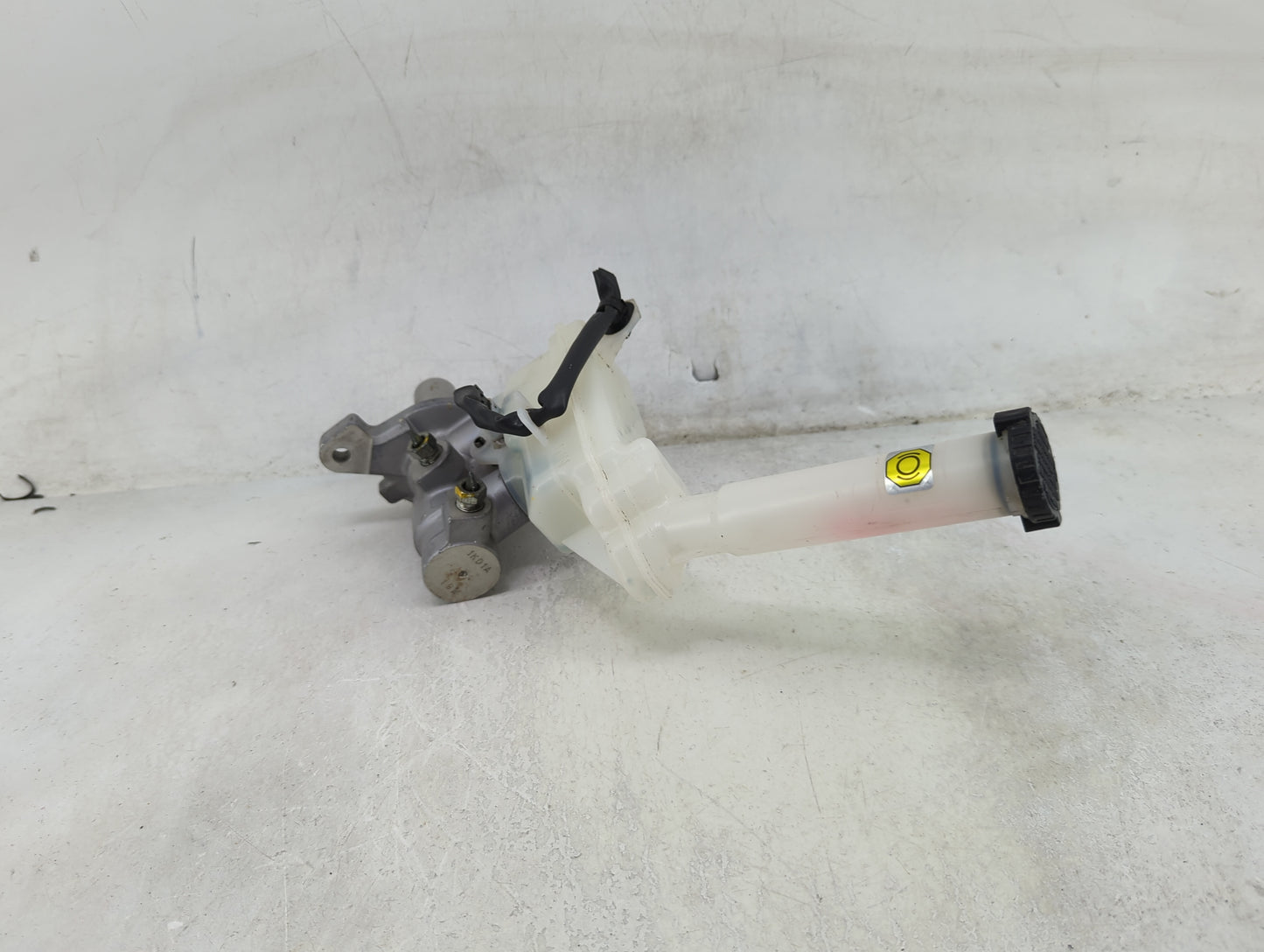 2011-2017 Nissan Juke Brake Master Cylinder 1490133 - Oemusedautoparts1.com