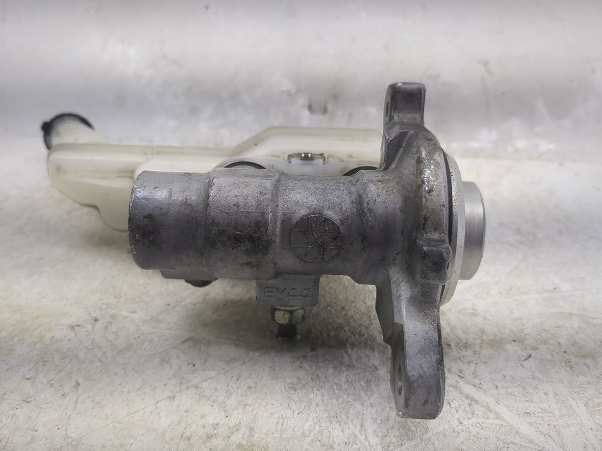 2011-2017 Nissan Juke Brake Master Cylinder 1497493 - Oemusedautoparts1.com