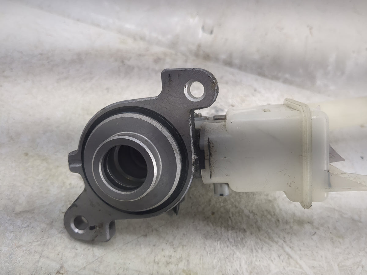 2011-2017 Nissan Juke Brake Master Cylinder 1497493 - Oemusedautoparts1.com