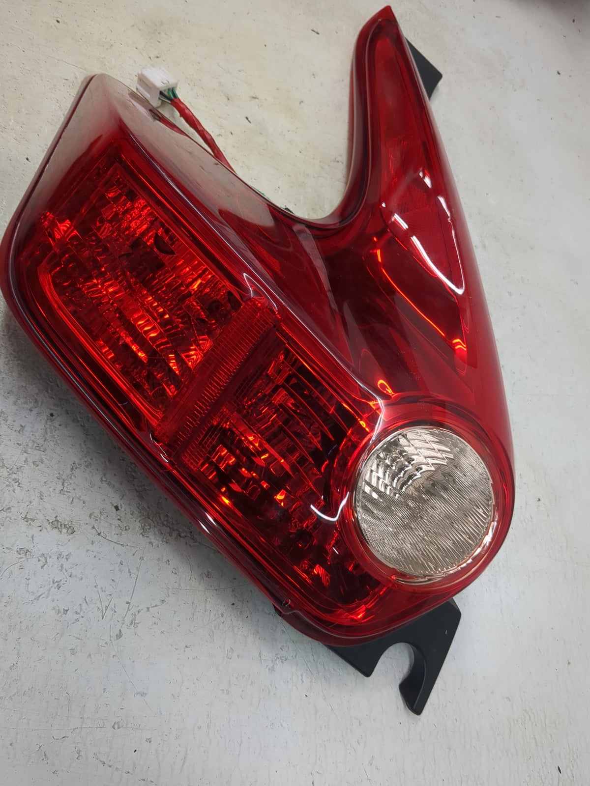 2011-2014 Nissan Juke Tail Light Assembly Driver Left OEM Fits Fits 2011 2012 2013 2014 OEM Used Auto Parts - Oemusedautopar