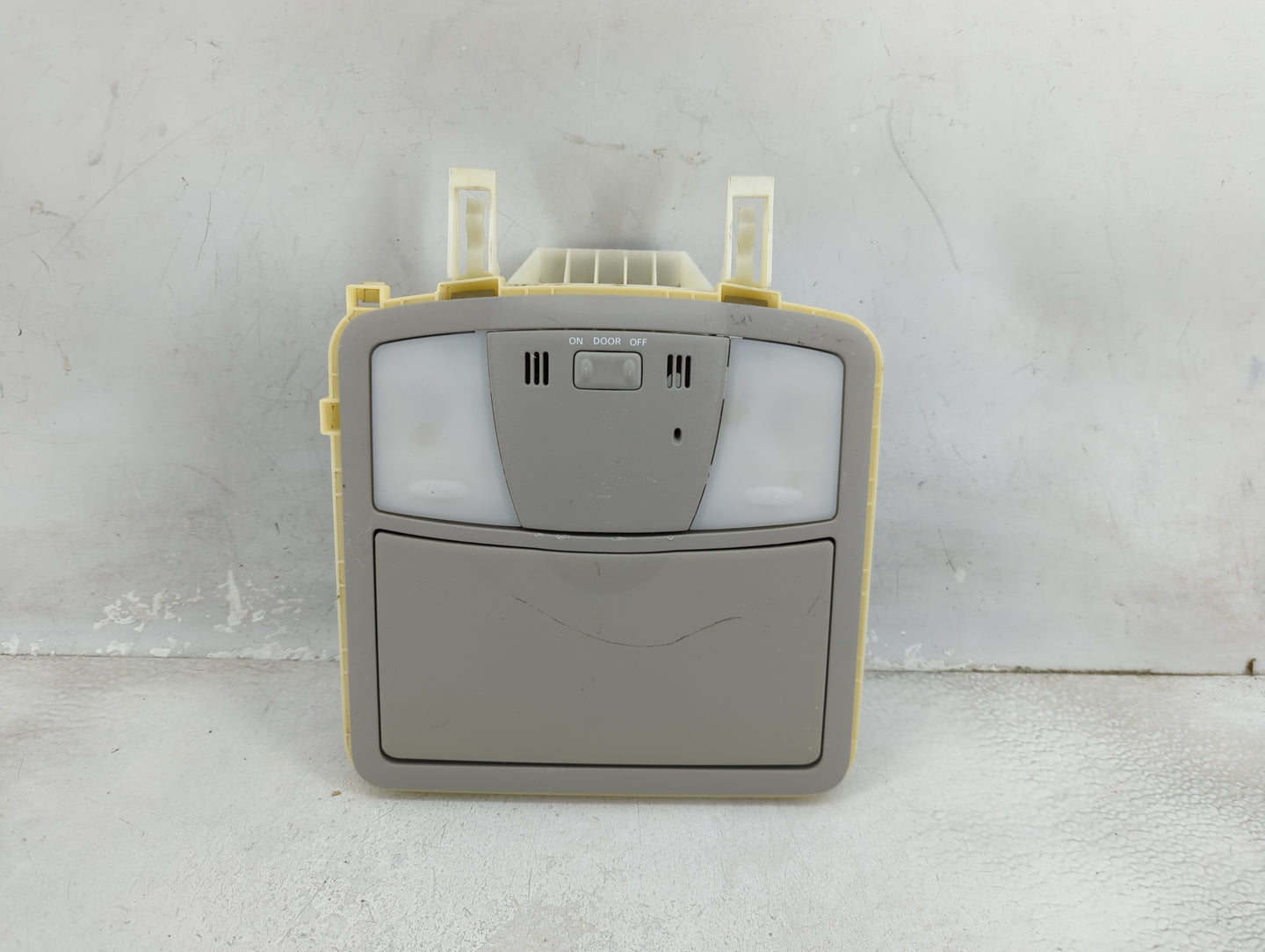 2012 Nissan Leaf Overhead Roof Console - Oemusedautoparts1.com