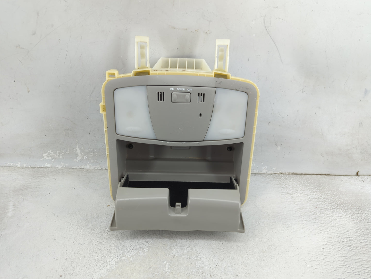 2012 Nissan Leaf Overhead Roof Console - Oemusedautoparts1.com