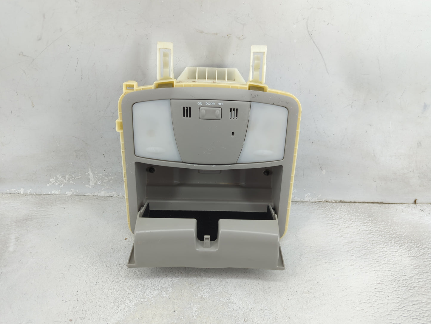 2012 Nissan Leaf Overhead Roof Console - Oemusedautoparts1.com