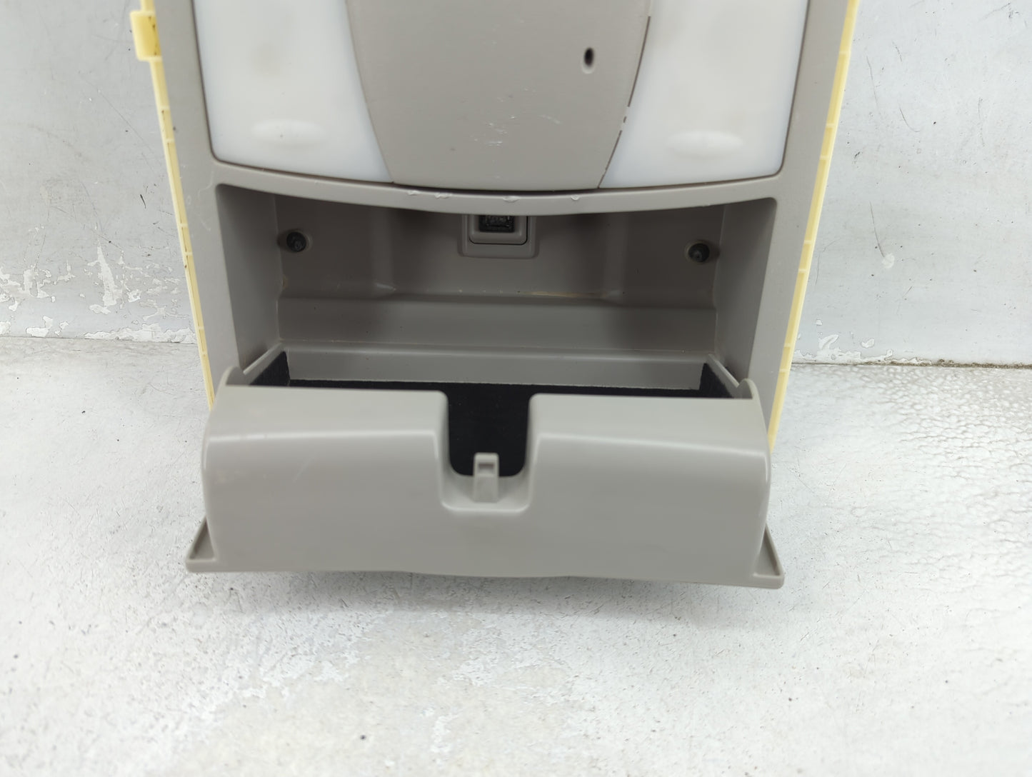 2012 Nissan Leaf Overhead Roof Console - Oemusedautoparts1.com