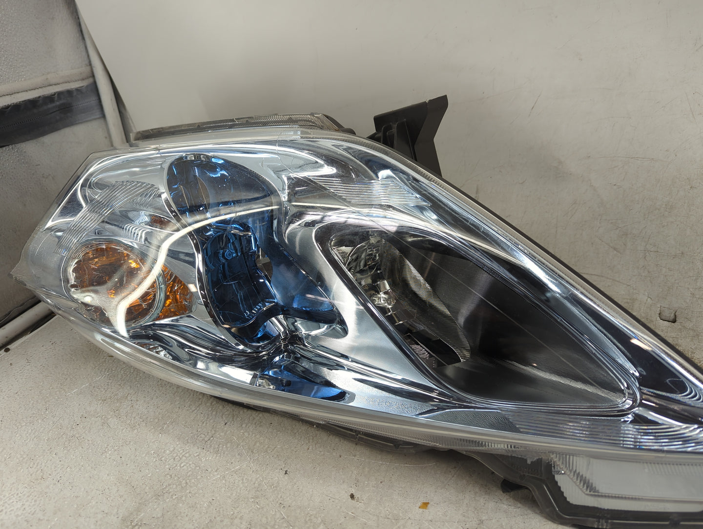 2011-2012 Nissan Leaf Driver Left Oem Head Light Headlight Lamp - Oemusedautoparts1.com