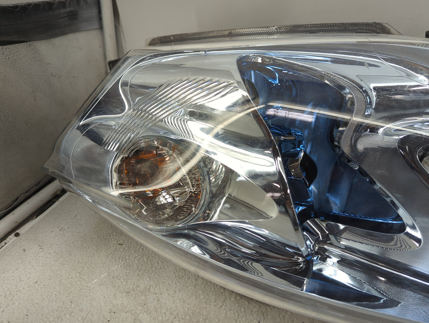 2011-2012 Nissan Leaf Driver Left Oem Head Light Headlight Lamp - Oemusedautoparts1.com