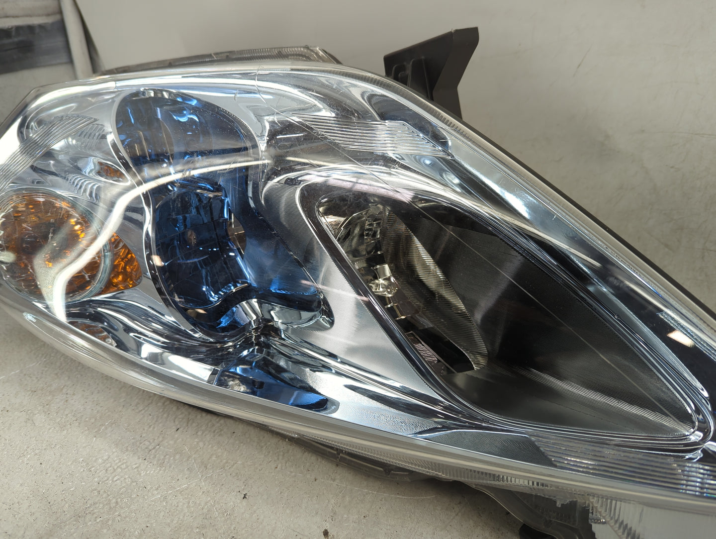 2011-2012 Nissan Leaf Driver Left Oem Head Light Headlight Lamp - Oemusedautoparts1.com