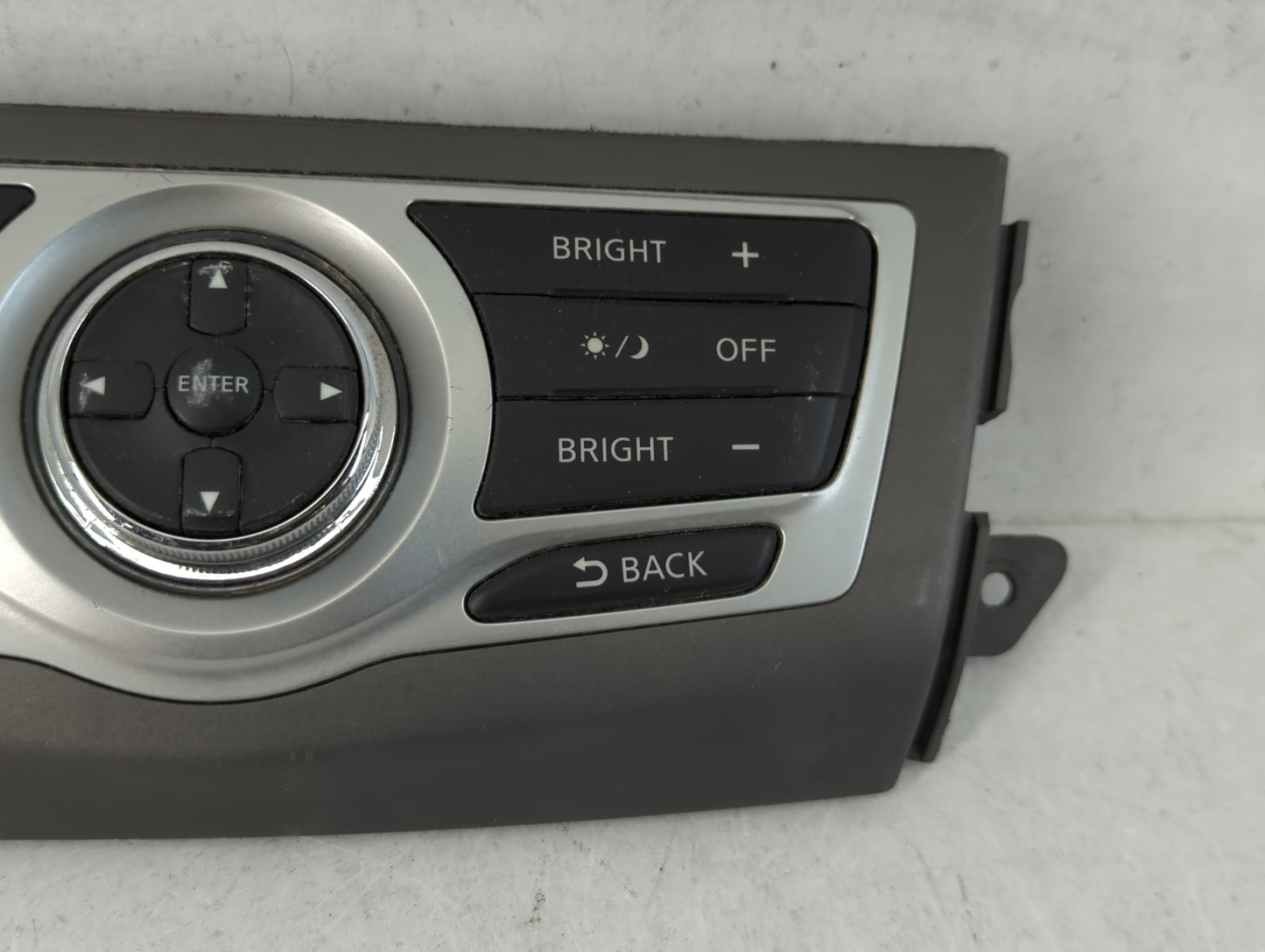2011-2012 Nissan Murano Radio AM FM Cd Player Receiver Replacement Fits Fits 2010 2011 2012 OEM Used Auto Parts - Oemusedaut