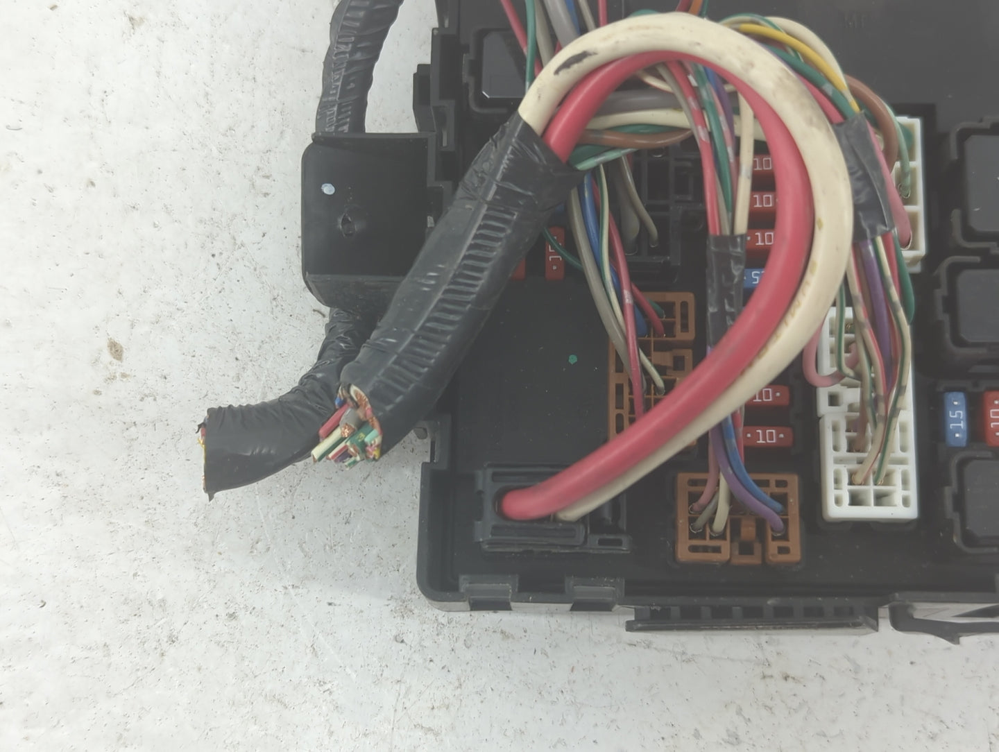 2010-2012 Nissan Pathfinder Fusebox Fuse Box Panel Relay Module P/N:284B7 ZE03B Fits OEM Used Auto Parts - Oemusedautoparts1