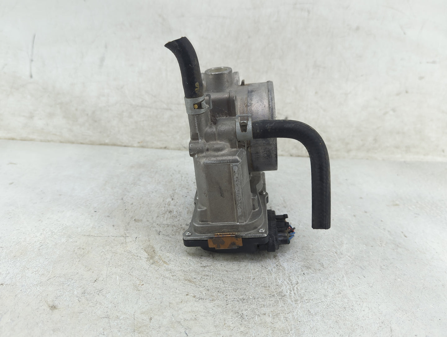 2005-2012 Nissan Pathfinder Throttle Body Fits Fits 2005 2006 2007 2008 2009 2010 2011 2012 2013 2014 OEM Used Auto Parts - 