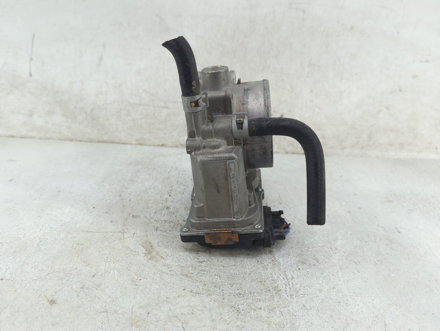 2005-2012 Nissan Pathfinder Throttle Body Fits Fits 2005 2006 2007 2008 2009 2010 2011 2012 2013 2014 OEM Used Auto Parts - 