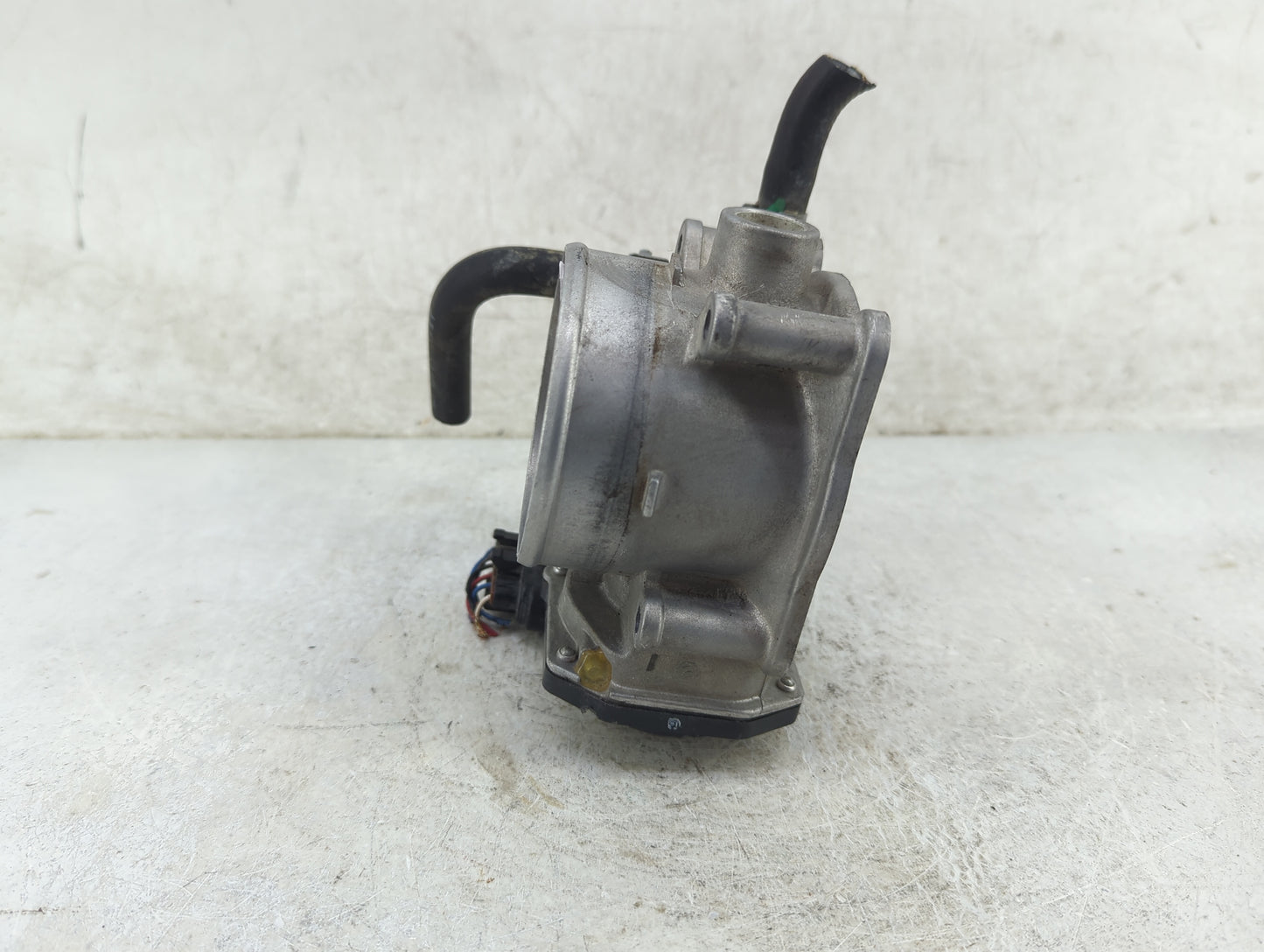 2005-2012 Nissan Pathfinder Throttle Body Fits Fits 2005 2006 2007 2008 2009 2010 2011 2012 2013 2014 OEM Used Auto Parts - 